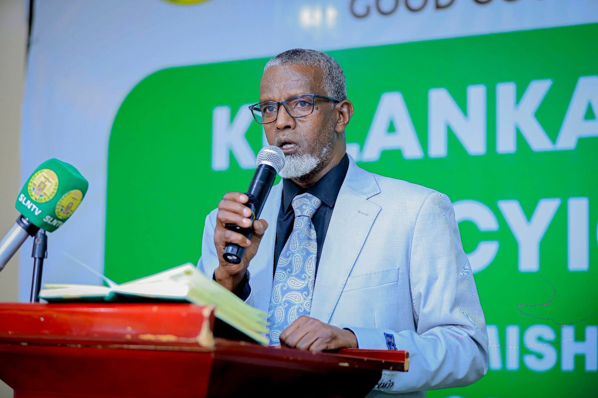 MoICNG's tweet photo. #Sawiro: Wasaaradda warfaafinta, dhaqanka iyo wacyigelinta Jamhuuriyadda Somaliland iyo Komishanka maamul wanaagga ayaa si wadajir ah u qabtay munaasibad lagu shaacinayo barnaamijyo wacyigelineed oo ay wasaaradda iyo komishanku ka wada shaqayn doonaan.
Kulanka waxa ka qayb galay, Wasiir-ku-xigeennada wasaaradda warfaafinta, guddoomiyaha Komishanka maamul wanaagga, agaasimaha guud ee wasaaradda warfaafinta, agaasimaha guud ee Komishanka maamul wanaagga iyo agaasime-waaxeedyo ka kala socda labada hay'adood.
Waxaana kulankaa la iskula qaatay in si joogto ah looga wada shaqeeyo barnaamijyada iyo farriimaha wacyigelinta ah ee ay bulshada ugu xil saaran yihiin Komishanka maamul wanaagga iyo wasaaradda warfaafintu.