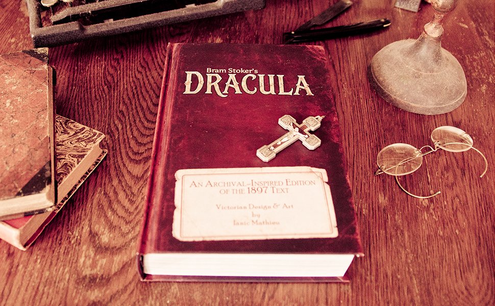 IanicWriter's tweet photo. Did a fun photoshoot for the book... will be posting a few of these!

#dracula #horror #collectoredition #gothic  #darkaesthetic #bookstagram #horrorbooks #classicliterature #vampire https://t.co/UPsbpvDuWB