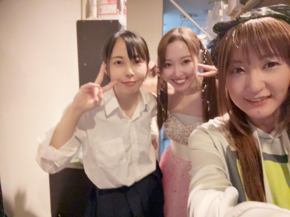 どれぱありがとうございましたー！！

写真だとただの白シャツですが、制服でした(⁠*⁠´⁠ω⁠｀⁠*⁠)

制服たくさんで学校だった！！
というか昼休みの教室だった(⁠≧⁠▽⁠≦⁠)

今日もたのしかったです♪
ありがとうございました✨️