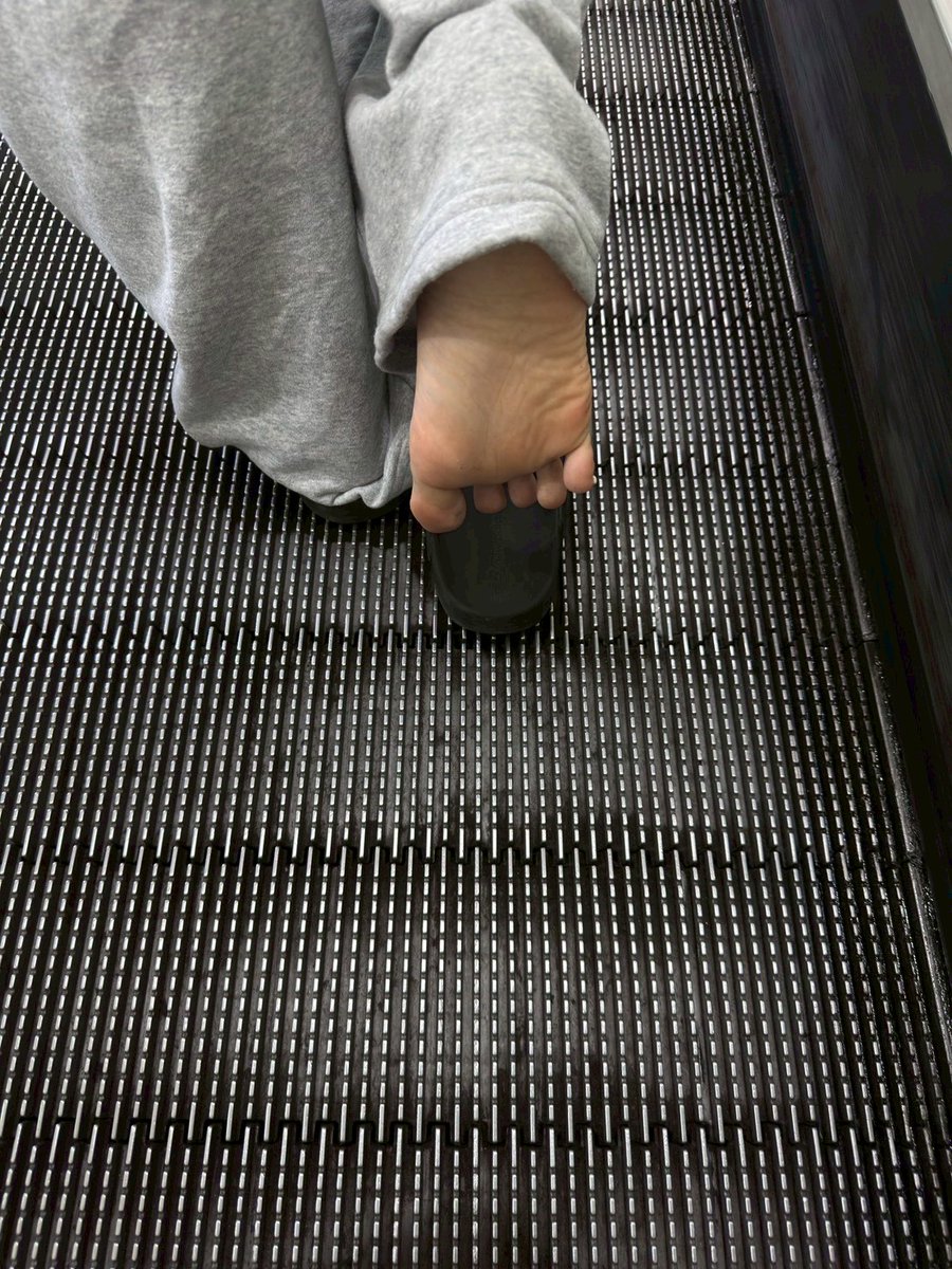 喬喬 Ciao 🐶 ｜ 上班族 ｜ 原味內褲 襪子 tweet media