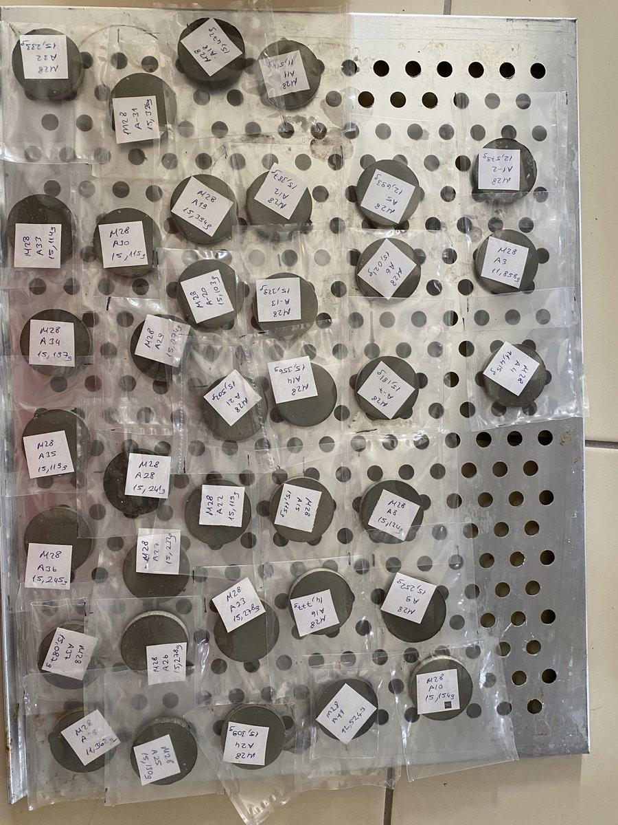 MarmaraMP's tweet photo. Sedimentin Yaşı! ⏳🔬

Kor kesitlerindeki plastikler hangi yıla ait?" Sorusunu cevaplamak için Ege Üni. Nükleer Bilimler Enstitüsü'nde sediment dilimlerimizi peletleyerek yaş tayini yapıyoruz. 📊

🇬🇧 Dating our sediment cores at Ege Univ. Nuclear Sciences Institute. https://t.co/ZUiuABlA8f