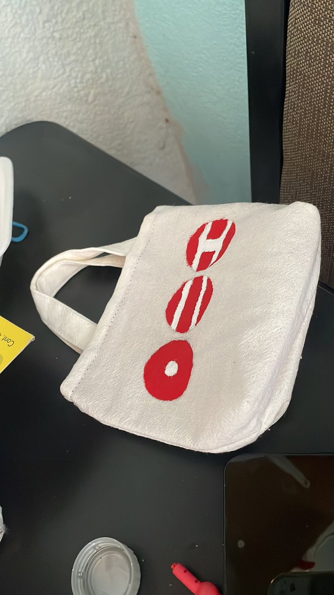 borahaezone's tweet photo. -15 días 🙂‍↔️ 

Ya tienen listos sus freebies? 

De mi parte estoy haciendo estas bolsitas minis para que las lleven con ustedes a donde quieran 💜 https://t.co/ar0KTu9uxW