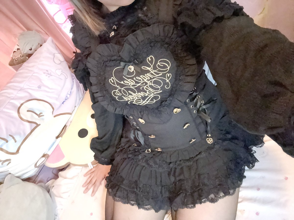 lois ☔️ tweet media