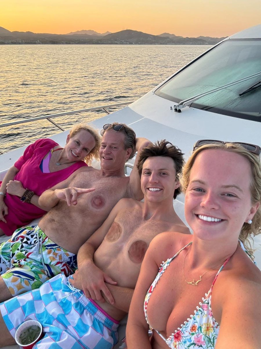 𝗙𝗶𝗹𝗺𝗼 𝗵𝗼𝗹𝗶𝗰💫 tweet media