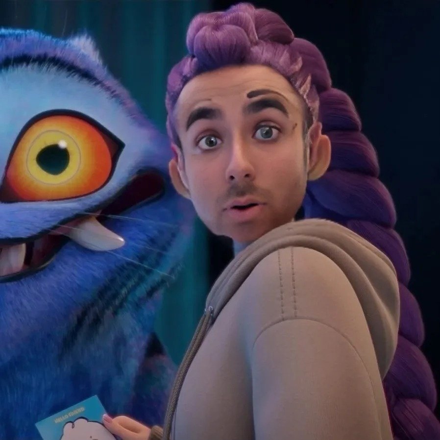 Ogliastra98's tweet image. Se Rumi venisse in Sardegna, le farei assaggiare la porceddu e le direi: 'Vedi? Anche qui combattiamo i 'demoni' della fame con un bel maialetto allo spiedo!'
Poi via a ballare la ballu tundu sotto le stelle, senza patterns da nascondere.
Huntrix in tour sardo quando? 
#Rumi