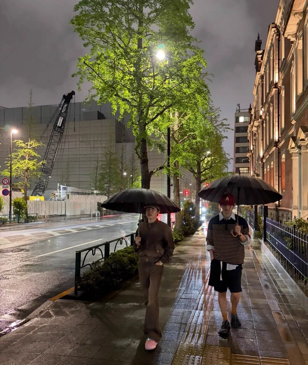 BTS now 会場限定 テヒョン ホソク BTS's V and J-Hope Share Rainy Tokyo Walk After Sold-Out