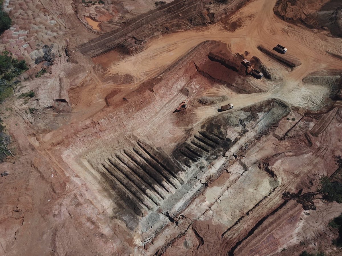 Jubilee_Metals's tweet image. Pit 2, Molefe Mine - then vs now.

Stripping has exposed the copper reef (dark ore), bringing us closer to increased mining rates and higher-grade feed. #jubileecopper #jlp #copper #zambia