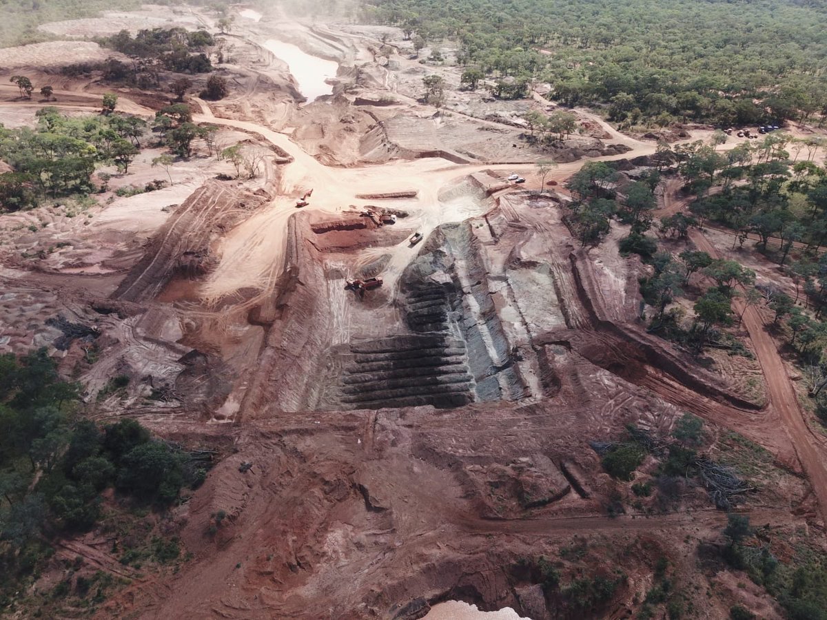 Jubilee_Metals's tweet image. Pit 2, Molefe Mine - then vs now.

Stripping has exposed the copper reef (dark ore), bringing us closer to increased mining rates and higher-grade feed. #jubileecopper #jlp #copper #zambia