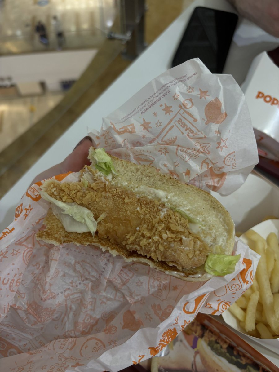 sedensucuk's tweet photo. @dokuzbess bu da popeyes🤢 https://t.co/31t4rhndn6