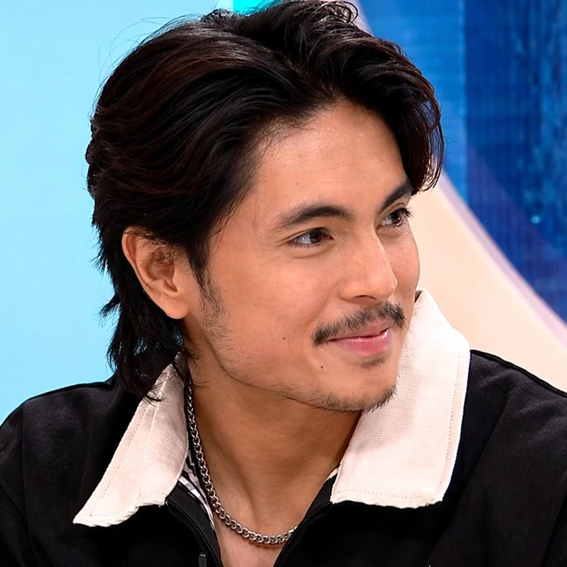 Miguel Tanfelix says he is ready to take on mature and sexy roles:

"Depende pa rin sa materyal, kung gaano siya kaimportante. Kailangan may sense kung bakit kailangan magpa-sexy."