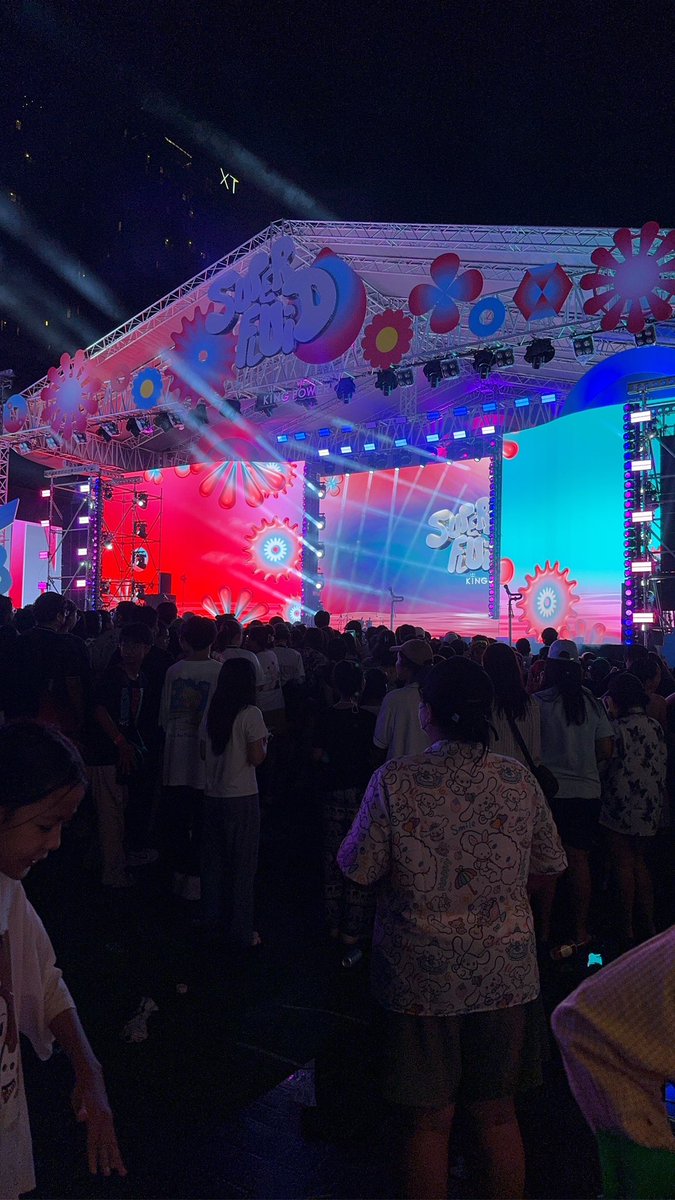 PTRWDDDDD's tweet image. มุมที่ยืนกับภาพที้ได้ ถ่ายด้าย VivoX300Pro + Lens นี่คือครั้งแรกที่เปิดใจให้กับ Vivo แล้วฉันประทับใจมากกกก เก็บความหล่อของกรได้ทุกมุม🩷

#รีวิวMJJRental
#SuperFluid2026xPROXIE
#SuperFluid2026
#KingPowerSongkran2026