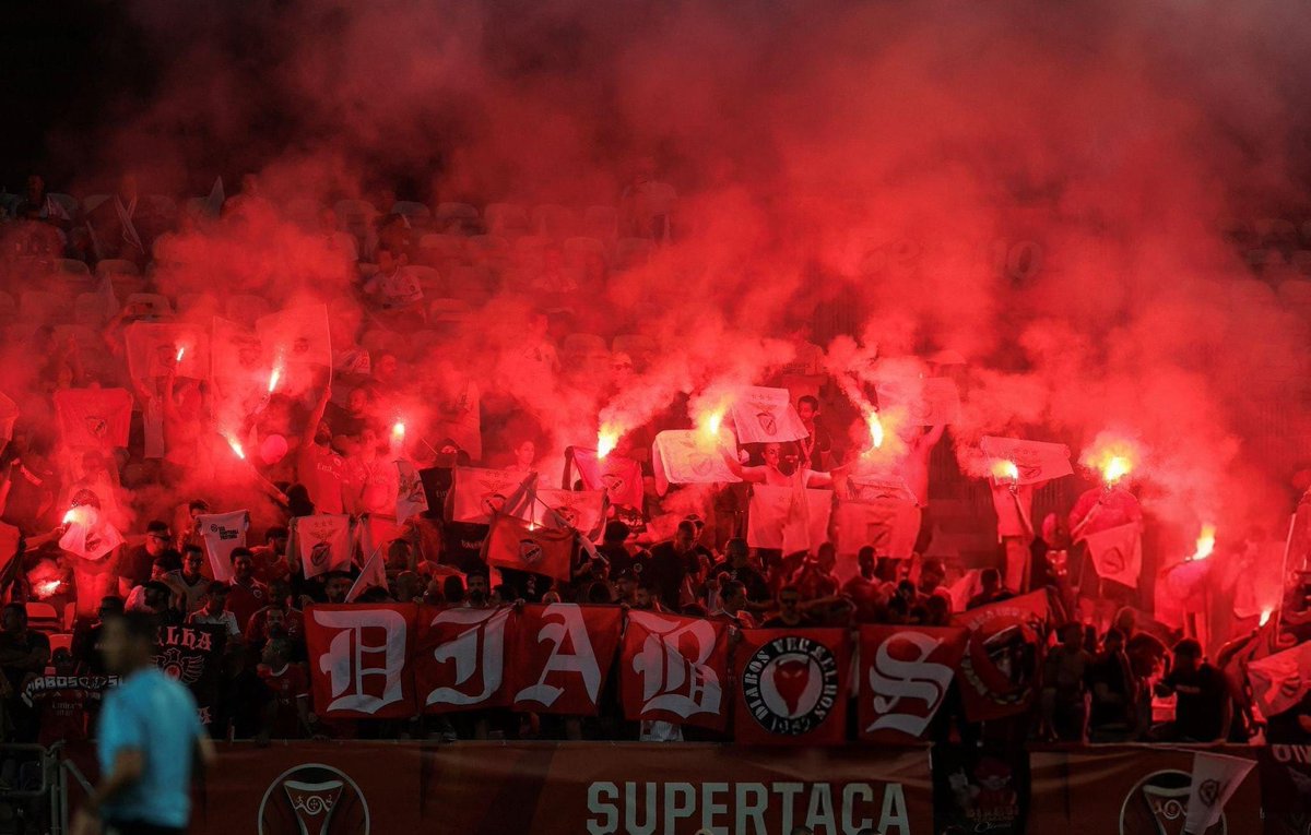 rapazesgp1904's tweet photo. @SergioEngracia Jogo da Supertaça desta época. Está aqui a imagem original (o filtro utiliza AI para aplicar este efeito) https://t.co/tov1IKs7ny