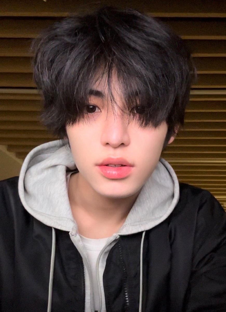러브 tweet media