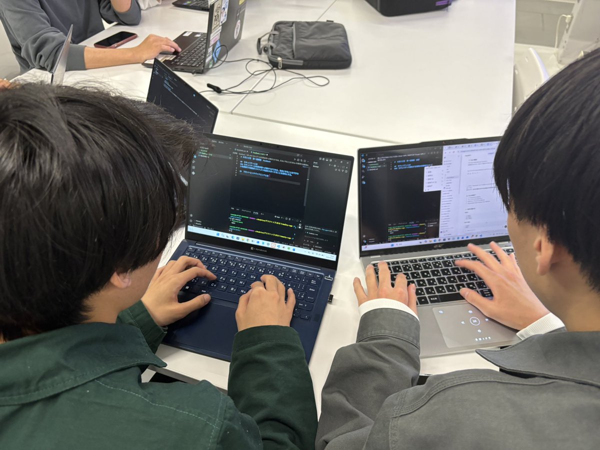 kitsecpro's tweet photo. 【防御側の視点で技術を磨く】
2年生は「セキュリティを意識したアプリ��ーション開発」に取り組んでいます。

この開発で評価されるのは、優れたUI/UXではありません。いかに堅牢なシステムを設計・実装できるかが重要になります。

#金沢工業大学
#セキュリティ https://t.co/S3FPQqlO5z