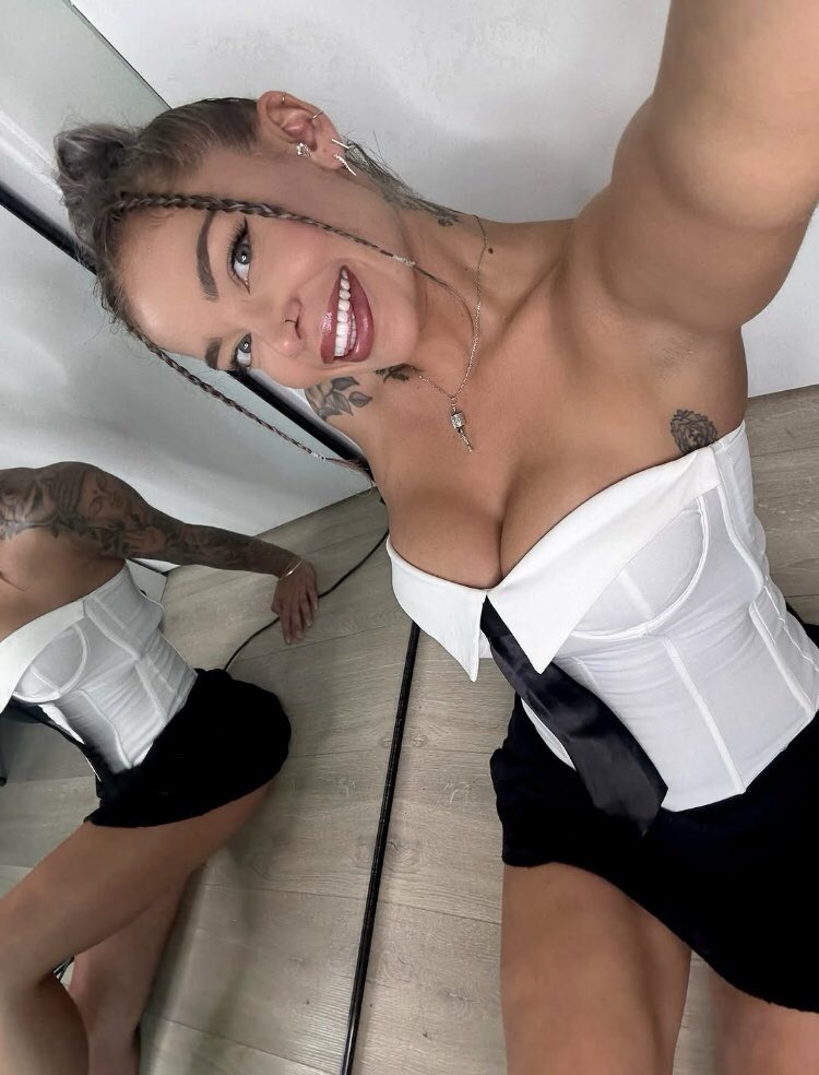 Alexis Charlotte tweet media