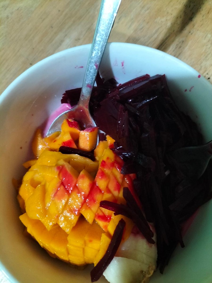 ChrisCsd1's tweet image. #Cereal Late dinner, our time, for me, keeping it light. How's this for a combination? I didn't want to waste some beetroot we'd left, so I suggested to my wife, to put on some cereal. So, here it is, with mango, bananas, Kit Kat cereal, bran flakes &amp;amp; washed down with oat milk!