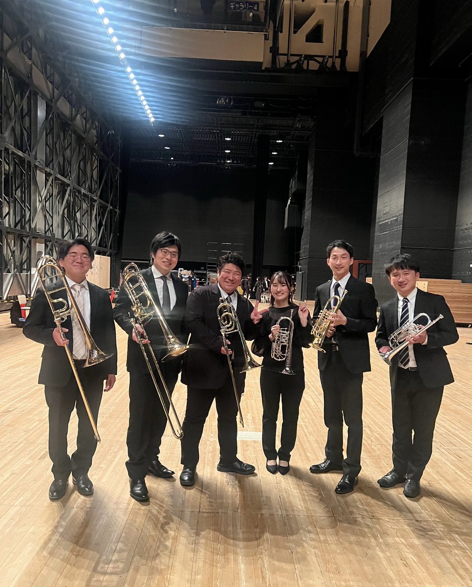 koujirou526's tweet photo. 地元大阪で、フェスティバルホールで、『のだめカンタービレ』Story Live Orchestra終演！タクティカートオーケストラで、宝塚オケの岸本くんと、Osaka Shion Wind Orchestraバストロンボーンの石井さんのスペシャルなセクションです！ブラームス1番お二人に支えていただき感謝！そして、金管メンバーも素晴らしくめちゃ楽しかった！打ち上げも大阪の美味しいものをいただき、幸せな時間でした！のだめカンタービレはやはり名作！大変お世話になりました😍