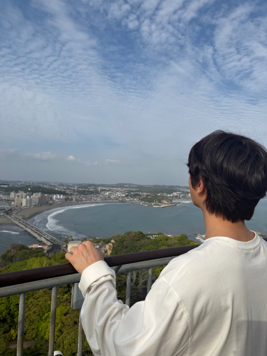 푸핲핲ㅎ핳 얼굴은 쪼꼬만디 머리는 동그랗고 어깨는 왜이리 넓어 ………… ㅠㅠ