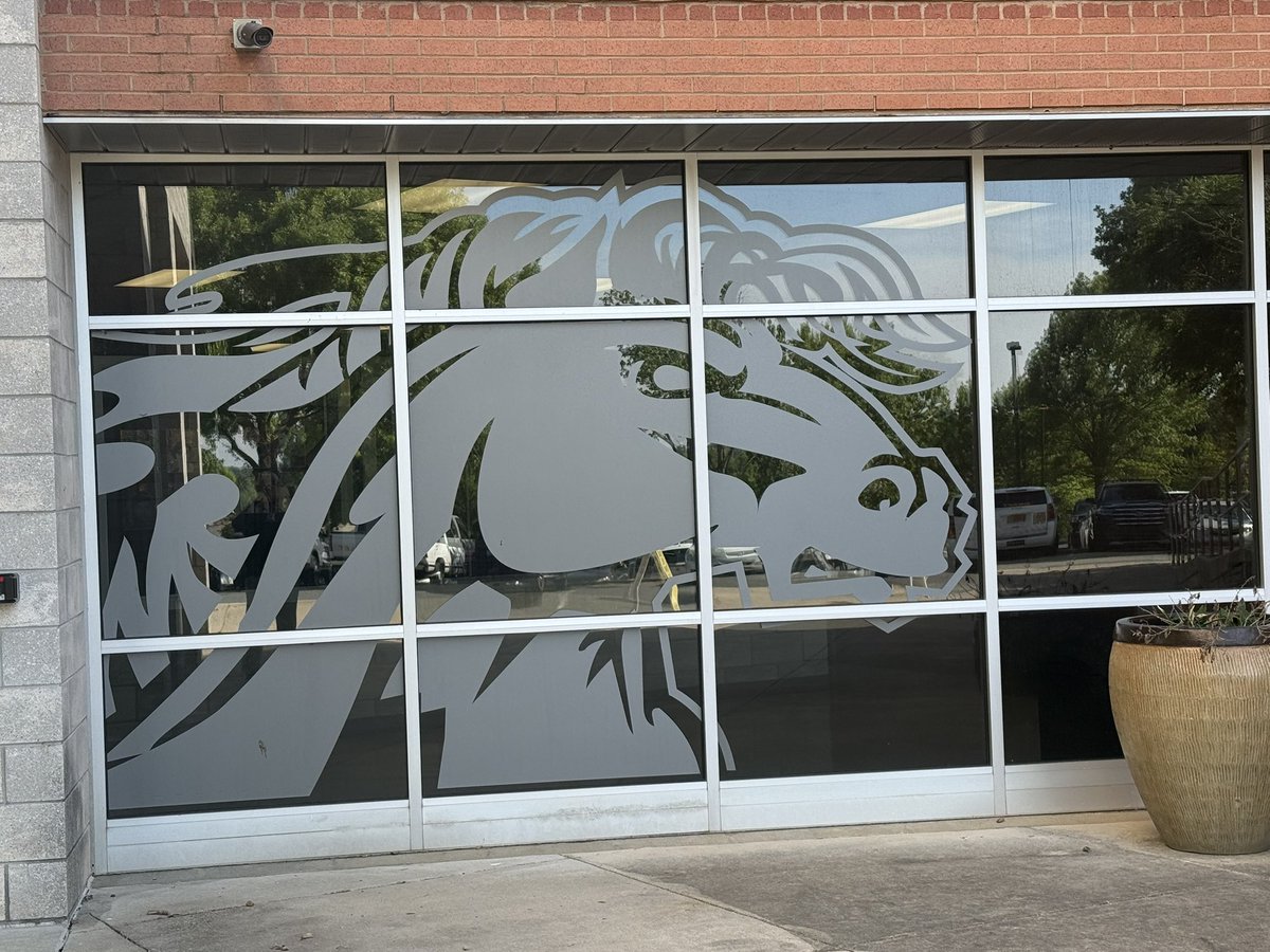 CoachCoax17's tweet image. Outstanding time at @MarvinRidgeFB with Coach Johnson! Appreciate the hospitality! #ACE