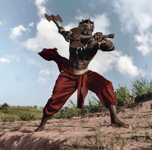 Justiça não se pede, se merece. Que Xangô seja o juiz do meu caminho hoje e sempre. Kaô Kabecilê! ⚡️⚖️🪓❤️✨️📿