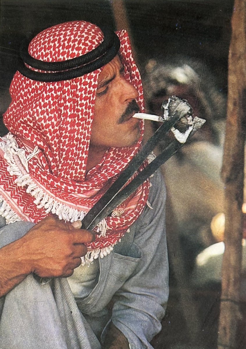 🇯🇴 Jordanian Bedouin lights his Cigarette with a Charcoal