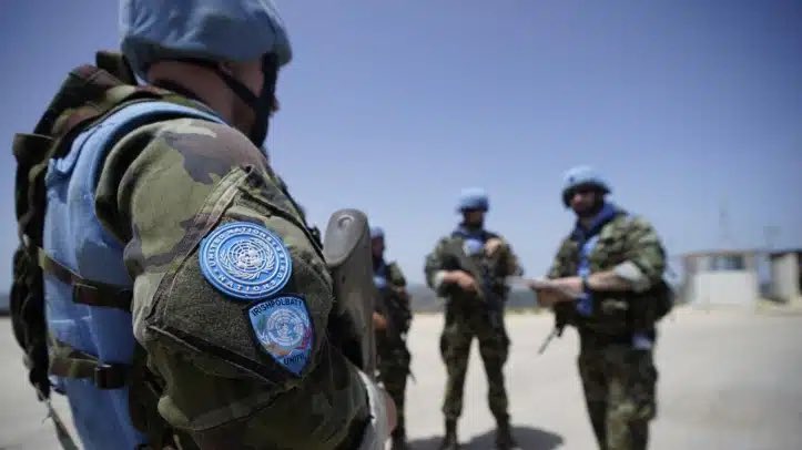 herqles_es's tweet image. 🇫🇷🇱🇧 | Muere otro soldado francés tras el ataque contra los cascos azules en el Líbano.

El presidente Emmanuel Macron ha confirmado este miércoles el fallecimiento de un segundo militar francés de la misión de la ONU (FINUL). El soldado no ha logrado recuperarse de las graves