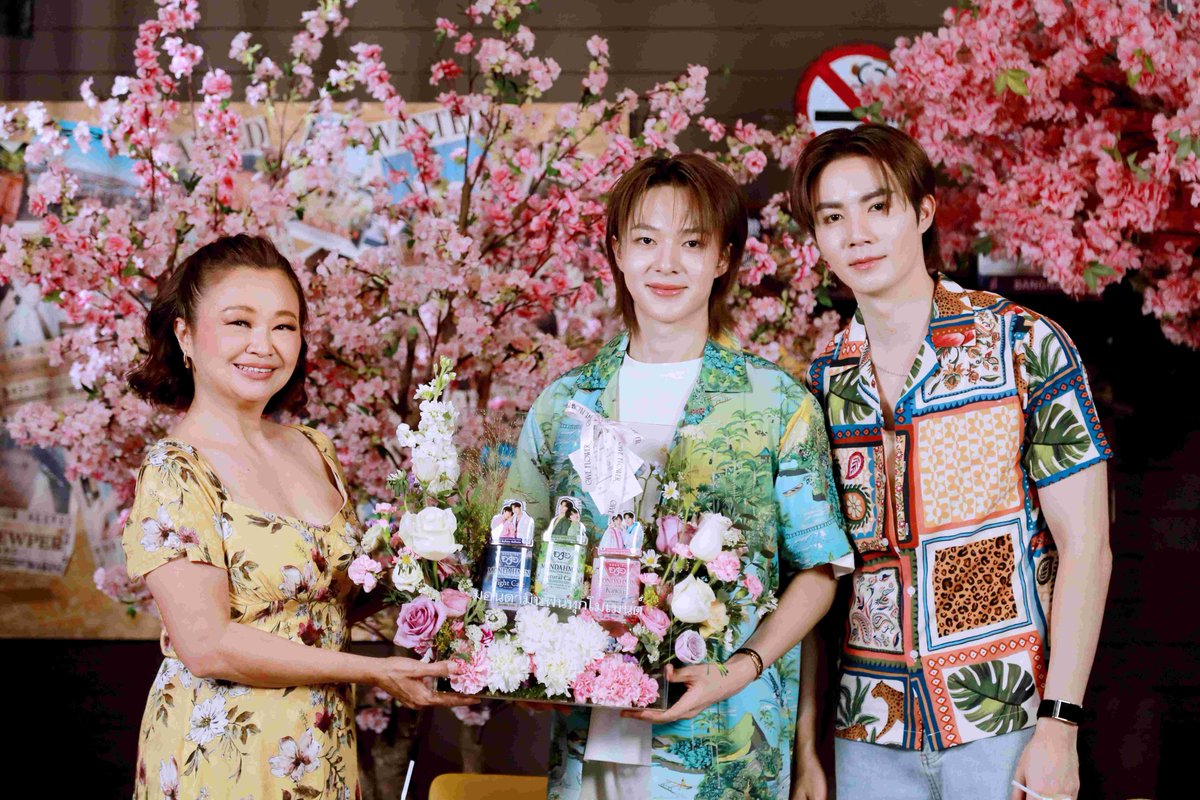 ไฟเขียว greenlight-ent. tweet media