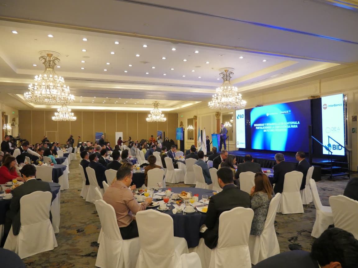 GtLiberal's tweet photo. Durante el pre #ENADE organizado por @FUNDESA, el ministro del #MINGOB, Marco Antonio Villeda se refirió al estado de situación de primeros cuatro meses del año (comparativo 2025-2026) y aseguró que:
"✅Hay una mejora real en el indicador más sensible: homicidios
✅La incidencia criminal total también muestra una baja
✅También bajan las personas lesionadas
✅Hay una mejora real en el indicador más sensible: homicidios
✅Hay mejoras en territorios relevantes"