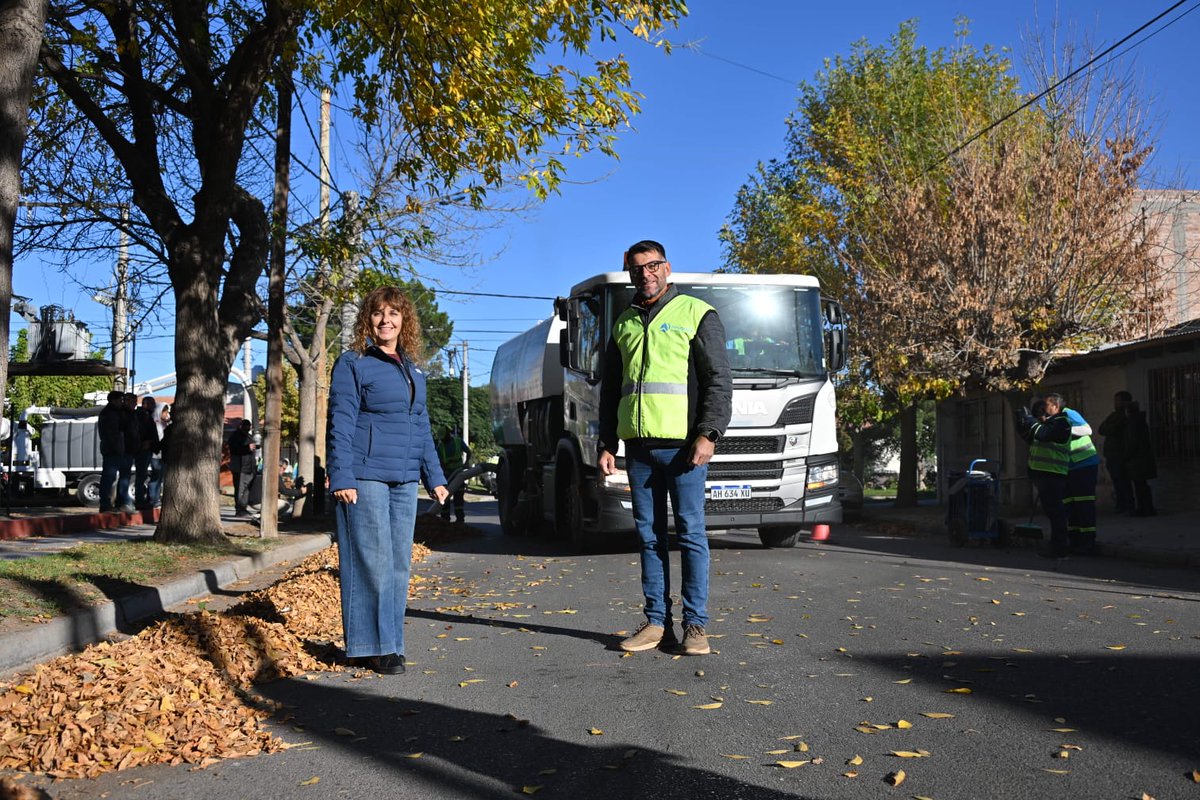 tanapasqualini's tweet photo. 🍂 Lanzamos el Plan Otoño 2026
Un operativo que prepara la ciudad para estos meses con mas mantenimiento, cuidado del arbolado y poda🌳
📲Inscribite en la web, en muni express.
Trabajamos con poda, recolección de ramas y plantación para una ciudad más segura y ordenada. https://t.co/FMOXmQYz1a