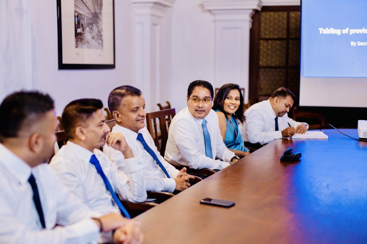 colombo_mba's tweet photo. The 333rd MBA Alumni Association ExCo met at College House on April 9!🎓
Progress on key projects and strategic initiatives is moving fast thanks to a strong, collaborative team across all disciplines. Great momentum as we drive toward meaningful results!🚀 #MBAAlumni #MBAAA #UOC https://t.co/xFlxzxtSMo