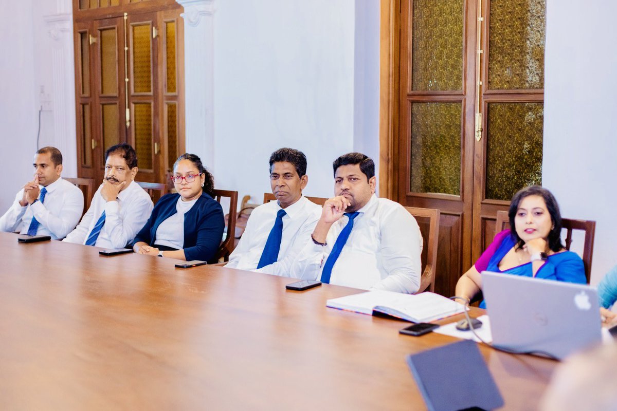colombo_mba's tweet photo. The 333rd MBA Alumni Association ExCo met at College House on April 9!🎓
Progress on key projects and strategic initiatives is moving fast thanks to a strong, collaborative team across all disciplines. Great momentum as we drive toward meaningful results!🚀 #MBAAlumni #MBAAA #UOC https://t.co/xFlxzxtSMo
