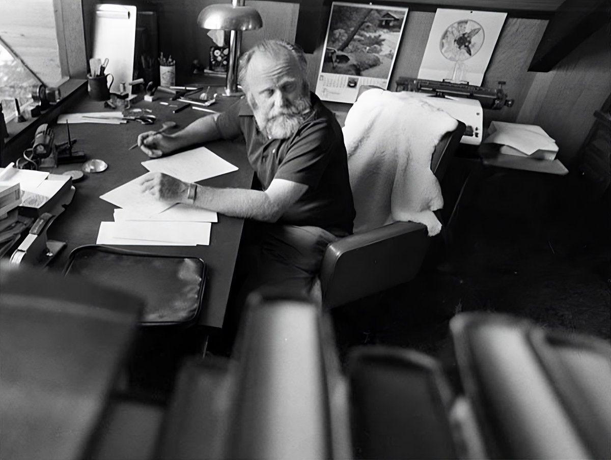 DuneInfo's tweet image. Happy #EarthDay2026
#Dune author Frank Herbert spoke at the first Earth Day event in 1970, and told the crowd: "I don't want to be in the position of telling my grandchildren, 'I'm sorry, there's no more Earth left for you. We've used it all up.'"