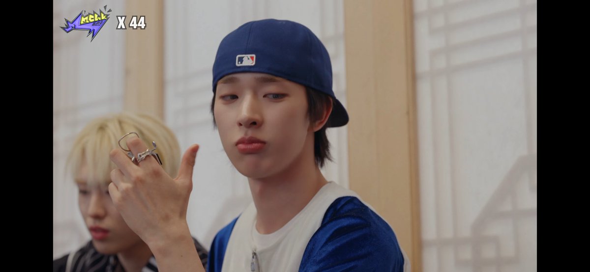 すじコ tweet media