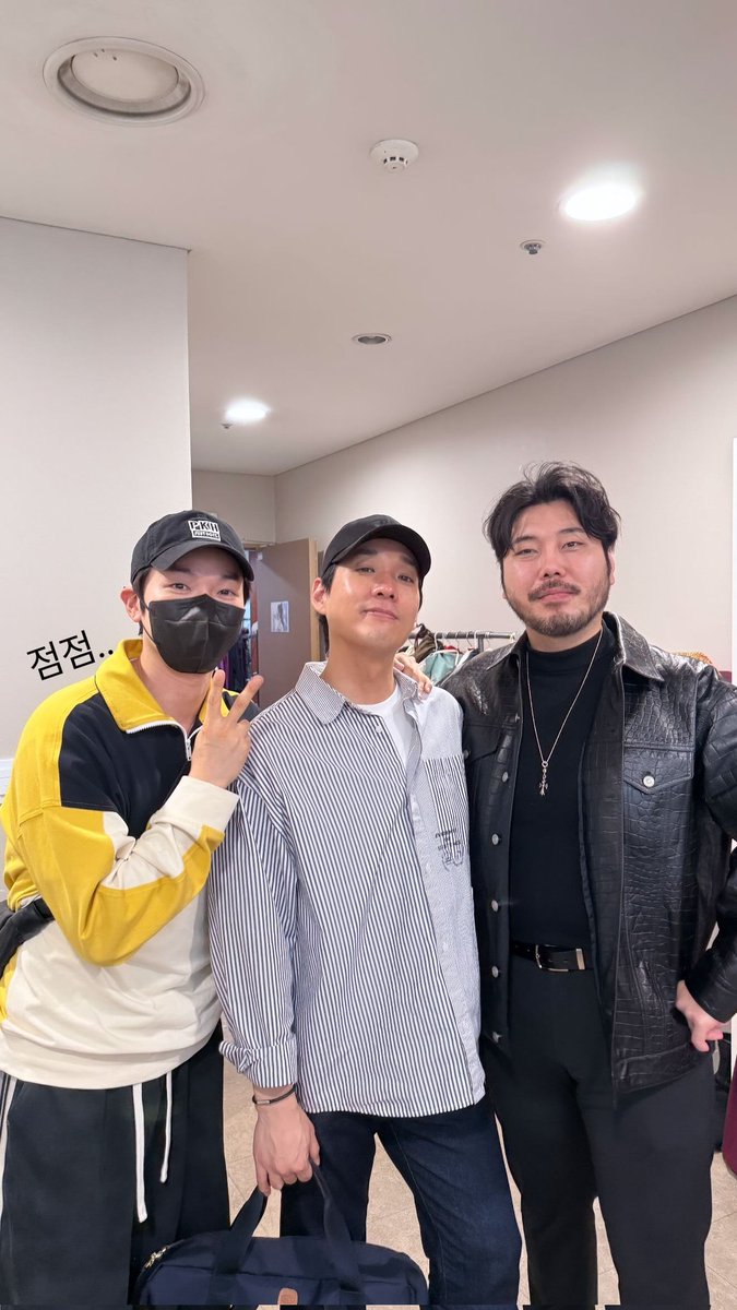 draizetrain's tweet photo. 주택님 몽유도원 보러 강현&amp;필립 갔나봐....🥹
사이 좋은 형제들 좋다 .. https://t.co/e8WwrdQdSJ