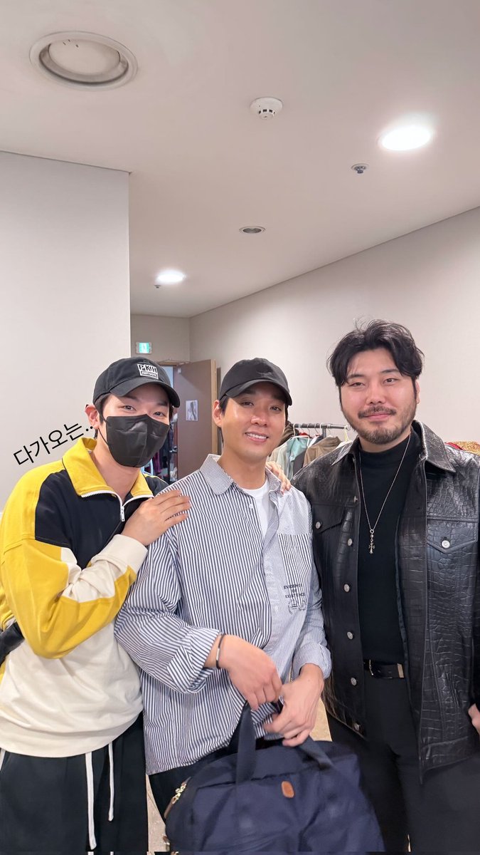draizetrain's tweet photo. 주택님 몽유도원 보러 강현&amp;필립 갔나봐....🥹
사이 좋은 형제들 좋다 .. https://t.co/e8WwrdQdSJ