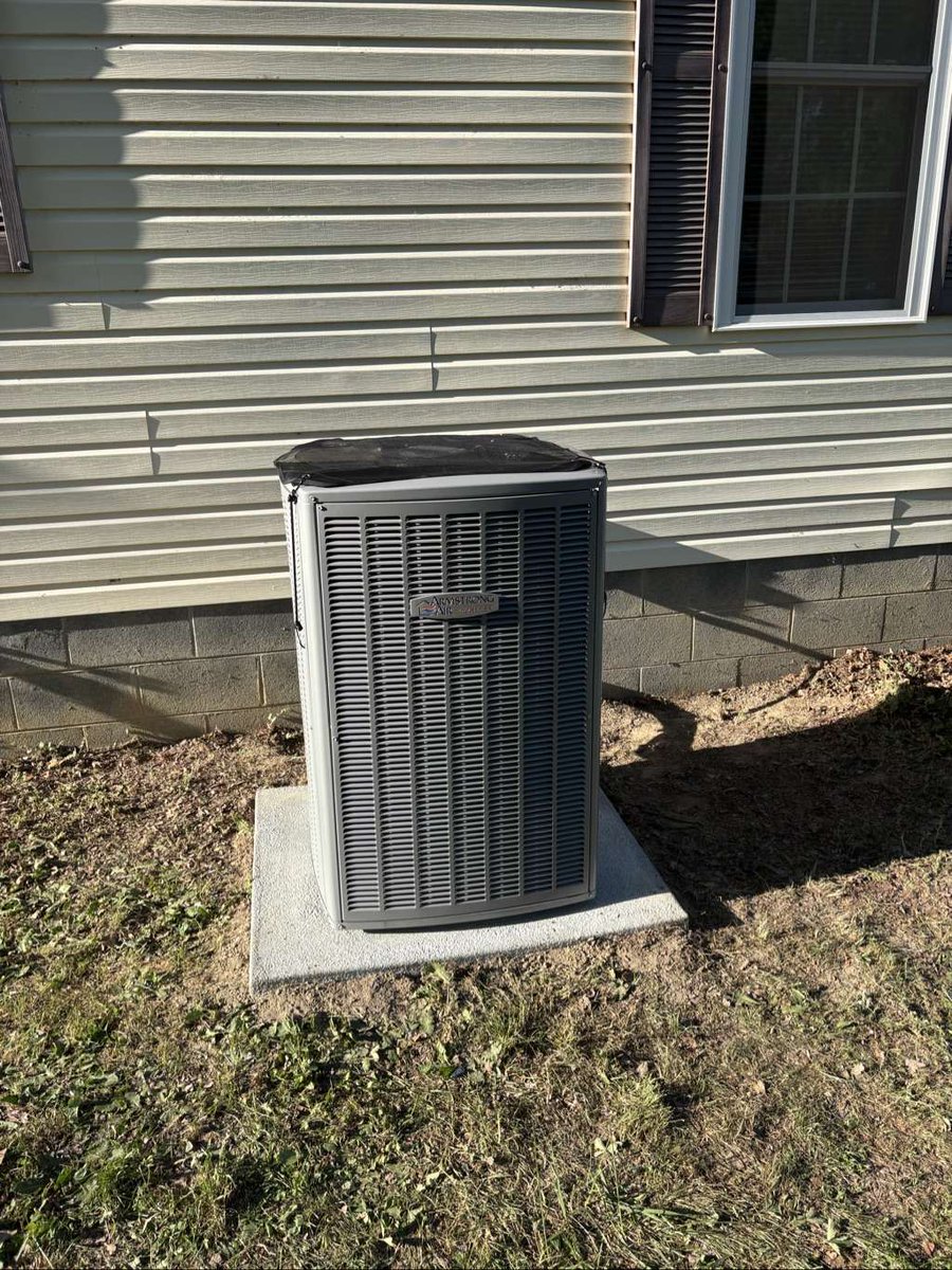 KJMechanicalLL1's tweet image. Visited a client needing replacement of essential HVAC units. We efficiently installed a 4 ton heat pump, air handling unit, heat kit, and thermostat. Now they're set for all seasons. #HVACReplacement #CustomerSatisfaction