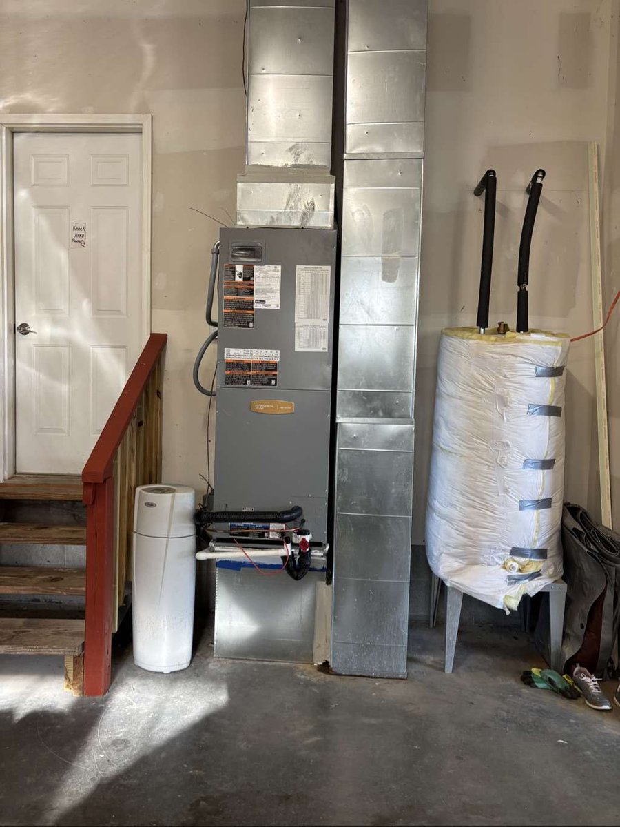 KJMechanicalLL1's tweet image. Visited a client needing replacement of essential HVAC units. We efficiently installed a 4 ton heat pump, air handling unit, heat kit, and thermostat. Now they're set for all seasons. #HVACReplacement #CustomerSatisfaction