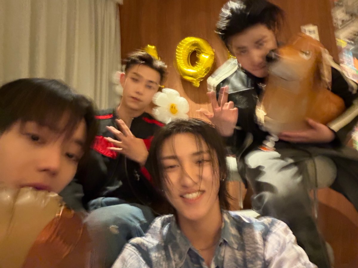 สังเกตโพสต์ของน้องอูจินจะมีรูปเมมเบอร์คนอื่นๆด้วยตลอดและเป็นมาตั้งแต่ยังไม่เดบิวต์จนตอนนี้เดบิวต์ครบ 100 daysแล้ว น้องอูจินยังเหมือนเดิมเสมอต้นเสมอปลายมาก อูจินมันเป็นเด็กน่ารักอะบออกไม่ถูก  น้องอูจินเป็นเด็กที่เติบโตมาอย่างดีจริงๆ อาจจะเป็นเรื่องเล็กๆน้อยๆแต่มันอีโมในใจผมคับ 🥺