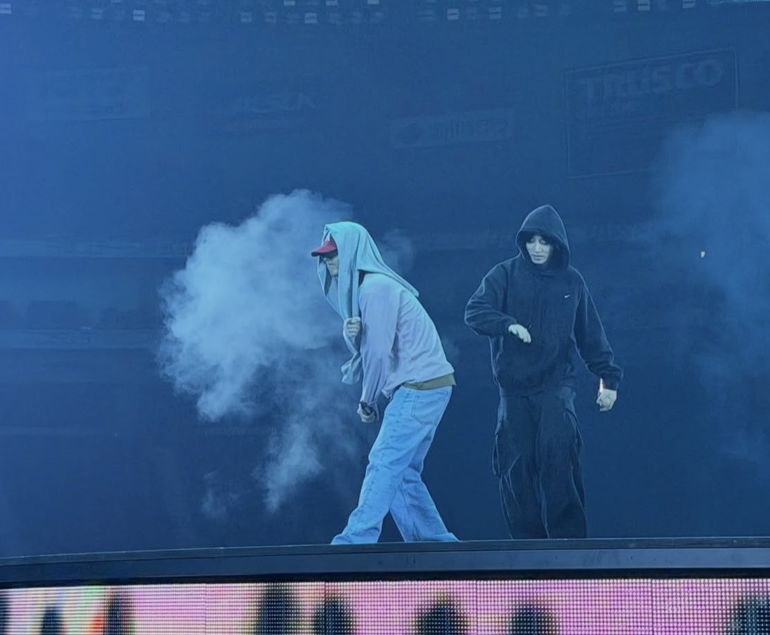 I think Tae's inlove with these two..not sure tho 🤔