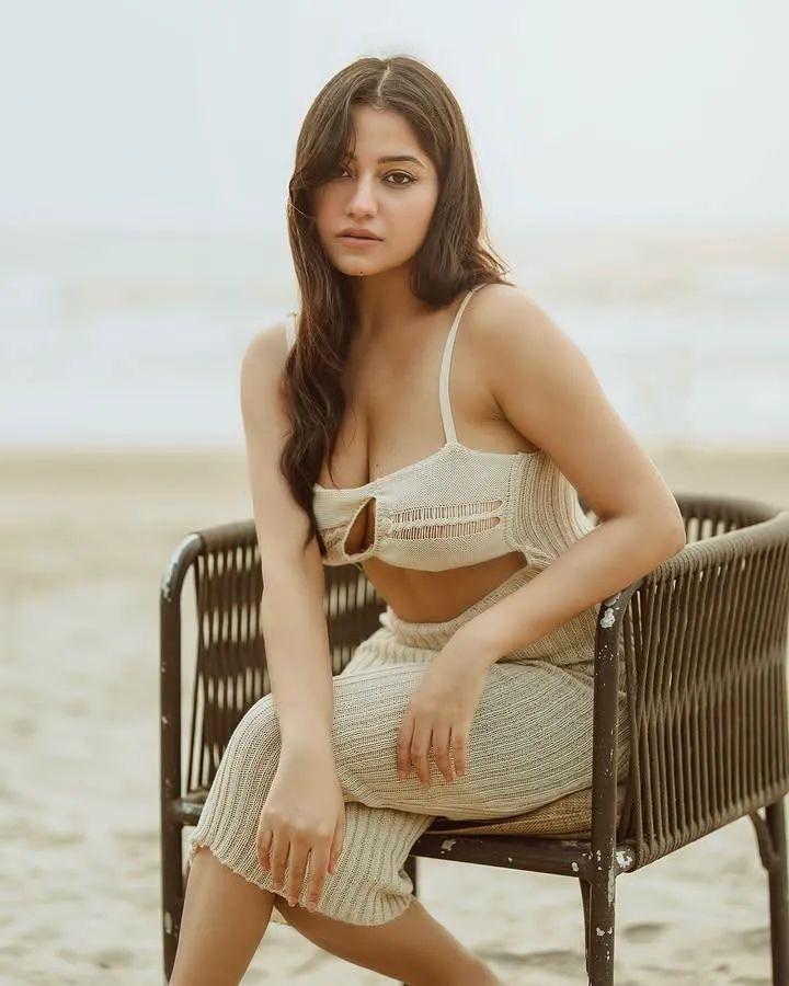 Sudhav143's tweet image. Symran Kaur is turning up the heat in her latest beach photoshoot! This cream knit co-ord set is the ultimate summer mood—effortlessly chic and stunning as always. 🐚✨
​#SymranKaur #BeachVibes #OOTD #SummerStyle