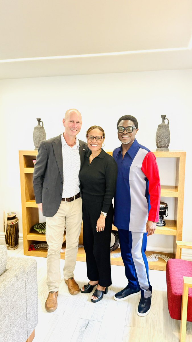 LexyMojoEyes1's tweet image. Always fun with Amb Michael Upton, Ambassador of New Zealand to Ethiopia and his lovely wife Ven.

#lme #lexymojoeyes #africanambassador #enjoymentminister #softlife