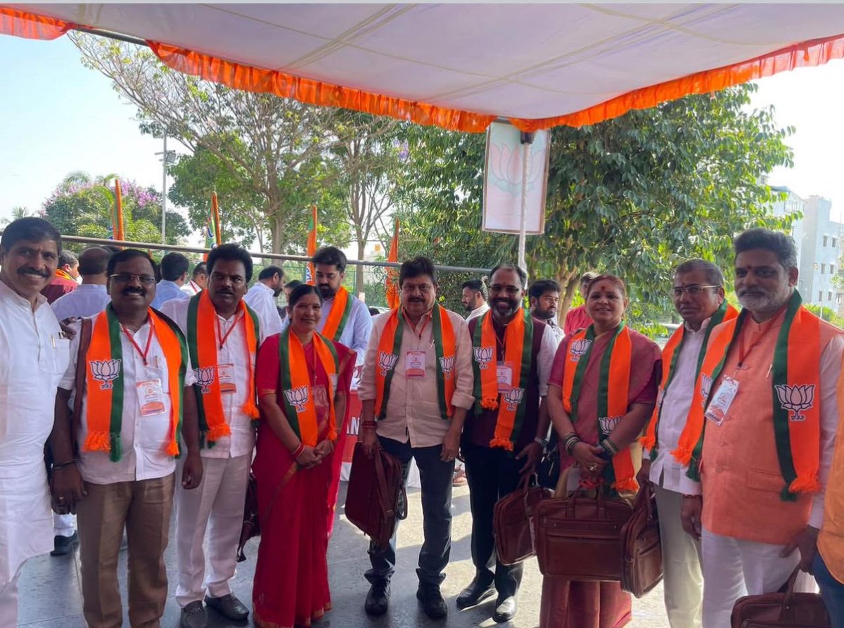 KGeethamurthy's tweet photo. #PanditDeendayalUpadhay _ Southzone Prashikshana prog in Bangalore with TS Pre Ramchander rao garu , National org GA BL Santhosh ji n National GS Tarunchug ji , Cabinet minister Shobha Karandle ji N eminent personalities https://t.co/P3o7D67HOC