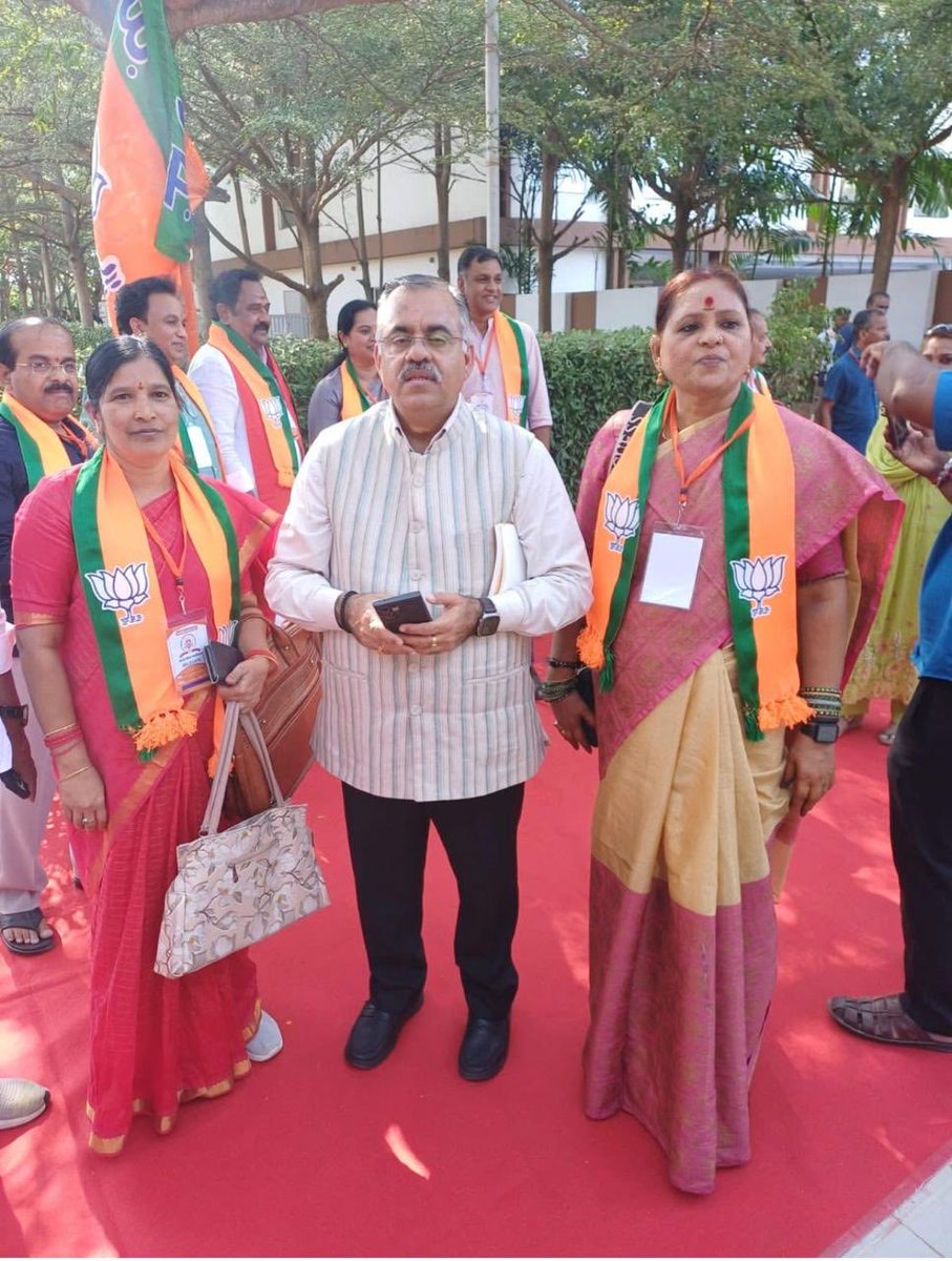 KGeethamurthy's tweet photo. #PanditDeendayalUpadhay _ Southzone Prashikshana prog in Bangalore with TS Pre Ramchander rao garu , National org GA BL Santhosh ji n National GS Tarunchug ji , Cabinet minister Shobha Karandle ji N eminent personalities https://t.co/P3o7D67HOC