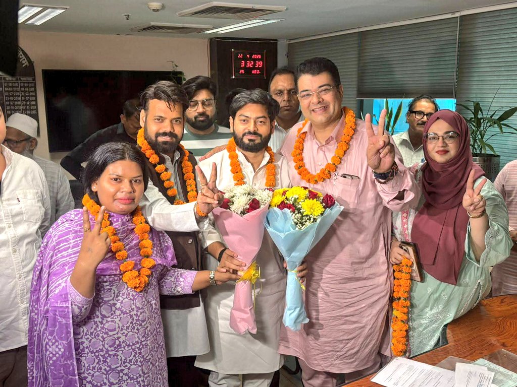 JalajChaudhary_'s tweet photo. हमारे नेता श्री @ArvindKejriwal जी का बहुत-बहुत धन्यवाद,मुझ जैसे कार्यकर्ता को निगम पार्षद बनाया फिर स्टैंडिंग कमेटी जैसे महत्वपूर्ण कमेटी में भेजा ।

MCD प्रभारी @ipathak25 जी ,सह प्रभारी @Aap_Praveen जी, @preeti_dog22864 जी, Lop @AnkushNarang_ जी आप सभी का बहुत-बहुत धन्यवाद । https://t.co/uDnJrJunxY