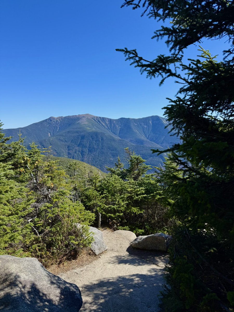 KellyAyotte's tweet photo. Happy Earth Day from the most beautiful state in the nation! 🌎 https://t.co/QJ5HQn3RIj