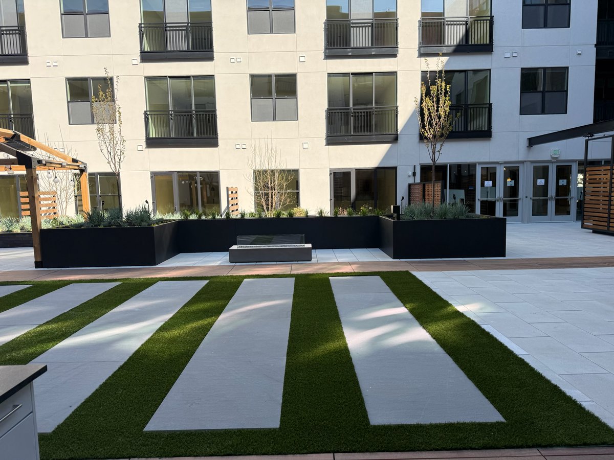 rooflite's tweet image. This finished rooflite green roof project looks incredible! It's the Blayr in Bala Cynwyd. Imagine spending the day on this beautiful roof? Thanks to Shearon Environmental Design for these pictures. #rooflitesoil #greenroofs #balacynwyd #philadelphia #greenroofsoil