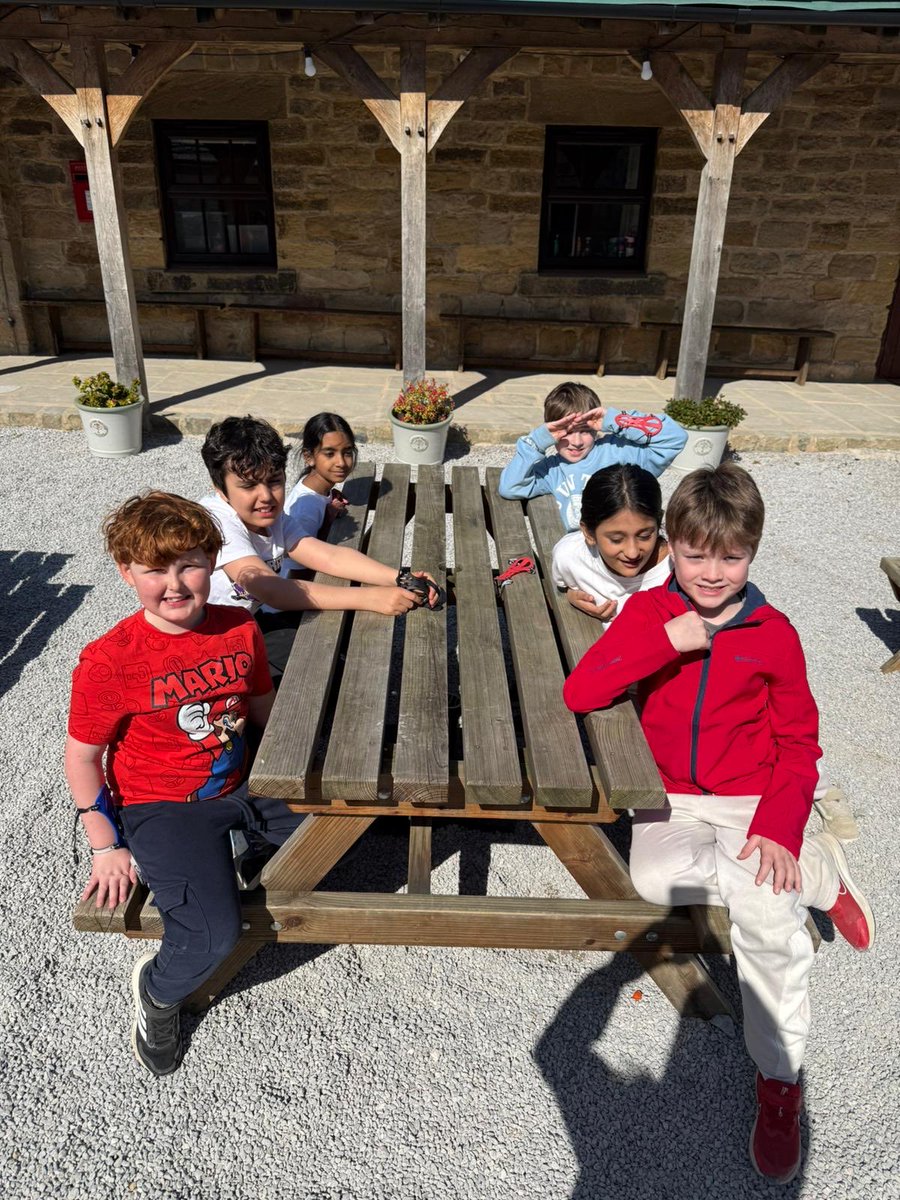 RoundhayY4's tweet photo. The red group’s first activity was archery in the sunshine 🏹☀️ https://t.co/d3knLpFCf1