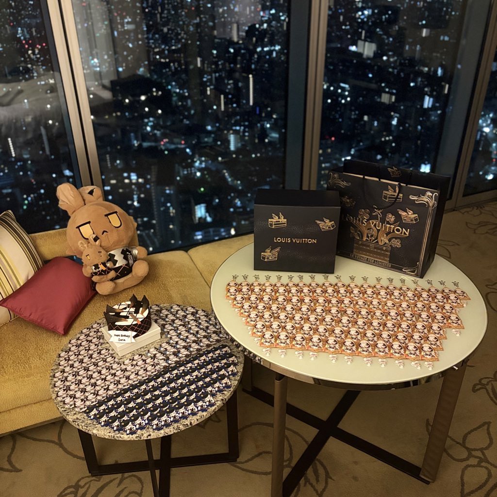 𝑚𝑖 tweet media