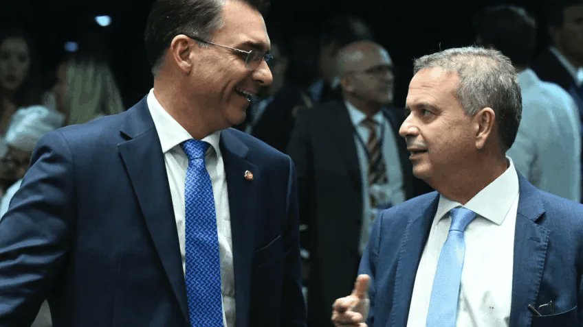 Rogério Marinho anunciou que Flávio Bolsonaro fará uma nova Reforma da Previdência e também outra Reforma Trabalhista, caso eleito!

A última reforma de Bolsonaro colocou a idade mínima de aposentadoria em 65 anos.

Vem aí 70 anos para se aposentar e 15 horas de jornada?