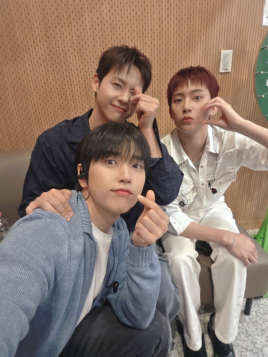 #B1A4_debut_15th_anniversary

한결같이 15년의 시간을 
바나와 함께해 온 B1A4
15주년을 맞아 어제도, 오늘도, 내일도
 만날 수 있는 것은
모든 게 바나 덕💚

독립 후 첫 생일을 맞이 한 #비원에이포
오늘도 바나와 함께여서 행복합니다.